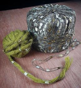 Yarn Leftovers Ideas, Ladder Yarn Projects, Novelty Yarn Projects, Yarn Ribbon And Thread, Sashay Yarn, Art Yarn Weaving, Ladder Yarn, Cheap Yarn, Yarn Weaving