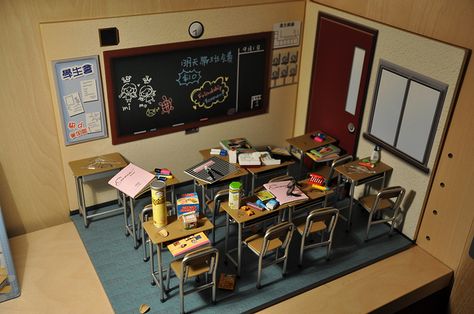 I have a classroom!! by fishmo, via Flickr Classroom Diorama, School Diorama, Mini Classroom, Miniature Classroom, Miniature School, Vitrine Miniature, House Crafts, Diy Doll Miniatures, Doll House Crafts