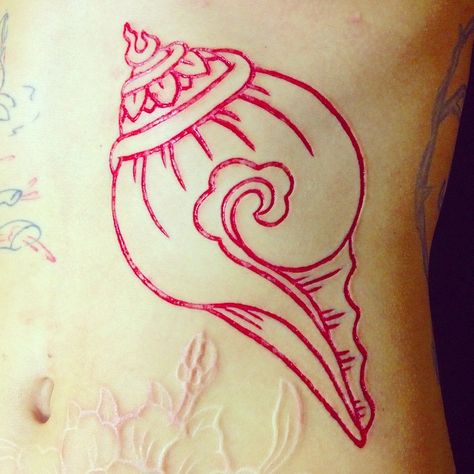 Conch Tattoo, Drawing Pictures For Kids, My Beautiful Girlfriend, Shell Drawing, Hindu Symbols, Buddhist Tattoo, Shell Tattoos, Henna Inspired Tattoos, Conch Shells