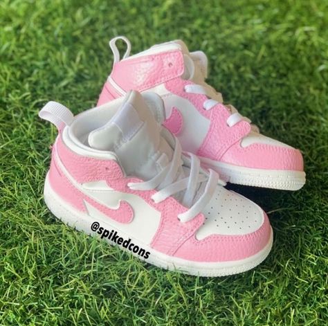 Baby Jordan Shoes, Jordan Rose, Luxury Baby Clothes, Pink Jordans, Baby Jordans, Jordans Girls, Jordan Shoes Girls