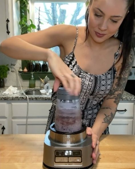 In the kitchen with Trazia Rae on Instagram: “A delicious smoothie bowl using my Ninja® Foodi® Smoothie Bowl Maker and Nutrient Extractor from @ninjakitchen . . . Go watch my story for…” Ninja Extractor Recipes, Ninja Foodi Smoothie Bowl Recipes, Trazia Rae Recipes, Ninja Smoothies, Perfect Smoothie, Smoothie Drink Recipes, Smoothie Bowl Recipe, Ninja Foodi, Yummy Smoothies