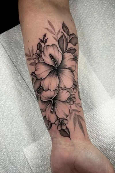 30 Unique Hibiscus Tattoo Designs to Inspire Your Next Ink - Tweakbee Hibiscus Tattoo Ideas, Hibiscus Tattoos, Realistic Flower Tattoo, Hibiscus Flower Tattoos, Hawaii Tattoos, Floral Tattoo Shoulder, Hibiscus Tattoo, Mushroom Tattoos, Taurus Tattoos