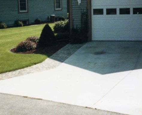 Driveway With Pavers, Grass Driveway, Pavers Diy, Outdoor Improvements, Landscape Curbing, Brick Projects, Driveway Ideas, Walkways Paths, Diy Lawn