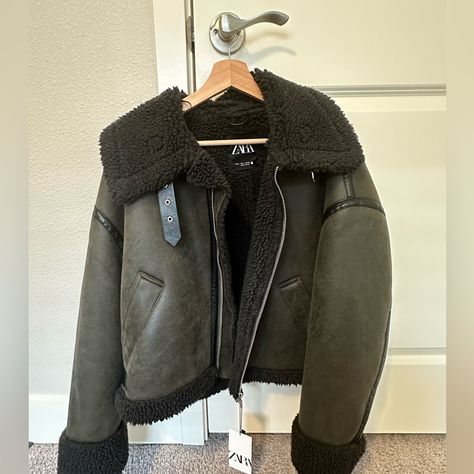 Zara Aviator Jacket In A Size L. Nwt! Zara Aviator Jacket, Aviator Jacket, Aviator Jackets, Zara Jackets, Black Green, Jackets For Women, Jackets & Coats, Zara, Green