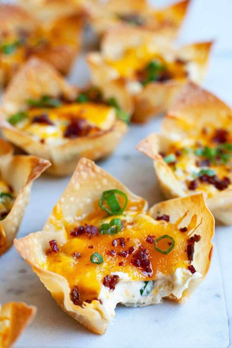 Jalapeno Wonton, Wonton Wrapper Recipes Appetizers, Wonton Cups, Wonton Recipes, Small Appetizers, Jalapeno Popper, Appetizers Easy Finger Food, Best Appetizer Recipes, Resep Diet