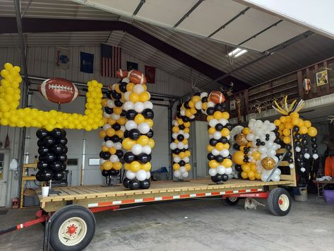 Parade Float Using Balloons Football Theme Parade Float, Football Team Parade Float, Hoco Float Ideas Football, Homecoming Floats Ideas, Football Homecoming Float, Hoco Parade Float Ideas, Homecoming Float Ideas Football, Football Floats Parade Ideas, Homecoming Parade Float Ideas Theme