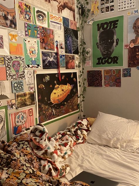 Artsy Rooms Aesthetic, Artsy Bedroom Aesthetic, Artsy Dorm Room, Maximalist Bedroom Aesthetic, Indie Bedroom Aesthetic, Maximalist Decor Bedroom, Colorful Maximalist Bedroom, Room Inspo Bedroom, Maximalist Room Decor