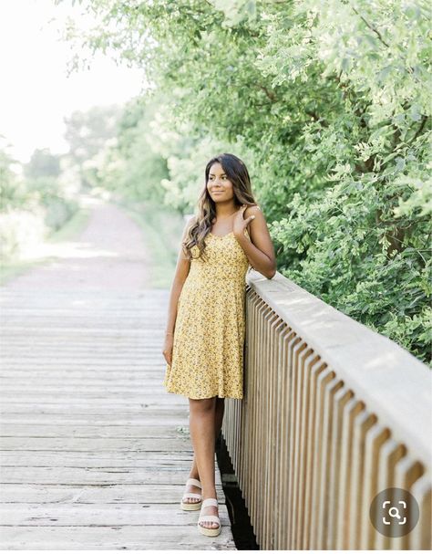 Bridge Senior Pictures, Outdoor Photoshoot Ideas, Senior Pictures Locations, Senior Pictures Outfits, Outdoor Senior Pictures, Cute Senior Pictures, Senior Photoshoot Poses, Summer Senior Pictures, Senior Portraits Girl