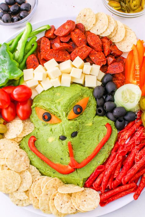 Grinch Charcuterie, Grinch Charcuterie Board, Grinch Snack, Glazed Meatballs, Appetizer Tray, Grinch Christmas Party, Festive Appetizers, Appetizers For Kids, Grinch Face