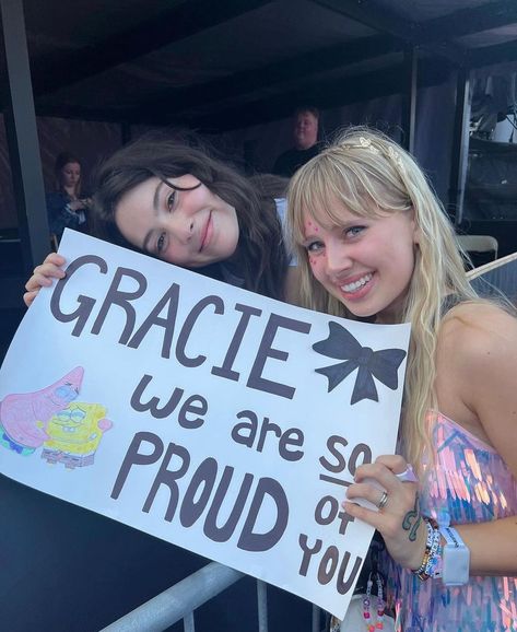 Gracie Abrams Nation on Instagram: “Gracie with fans yesterday in Tampa, FL (via @camilovestaylor)” Pretty Angel, Gracie Abrams, Girl Celebrities, Live Laugh Love, Love At First Sight, Me Me Me Song, Roman Empire, Sabrina Carpenter, Eras Tour