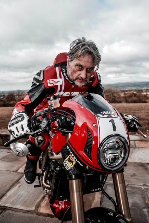 CCM Foggy Edition | Inazuma café racer Ccm Motorcycle, Carl Fogarty, Ducati Superbike, Ducati 916, Ducati Cafe Racer, Road Racing Bike, Motorcycle Racers, Super Bike, Cafe Racer Style