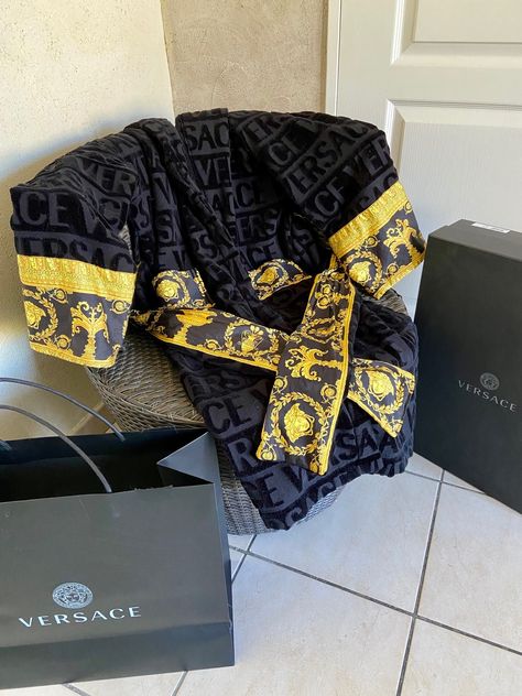 versace, versace bathrobe, luxury review, luxury lifestyle, fashion blog Vercase Bath Robe, Versace Dressing Gown, Luxury Purchases, Versace Bathrobe, Barbie Tingz, Luxury Gifts For Men, Luxury Robes, Bathrobe Men, Baddie Outfits Ideas