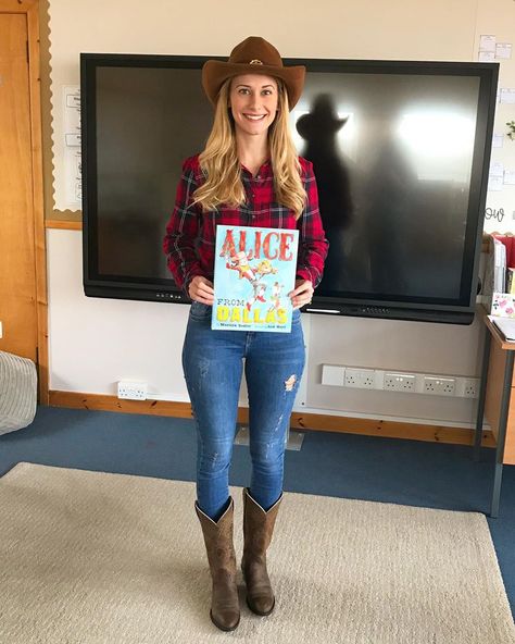 World Book Day Ideas, Character Day, Cowgirl Halloween, Teacher Costumes, Book Character Costumes, Book Character, Teacher Outfit, Teacher Style, Book Characters