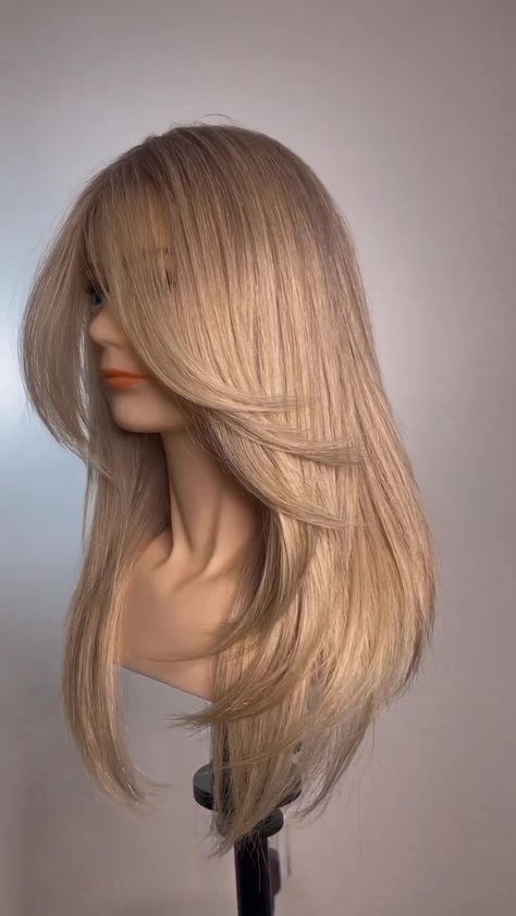 Shoulder Length Hair With A Lot Of Layers, Butterfly Layers For Fine Hair, Fall 2023 Hair Color Trends Straight Hair, Butterfly Haircut Straightened, Unstyled Haircuts Long, What Is A Butterfly Haircut, Unstyled Butterfly Cut, Butterfly Cut Unstyled, C Haircut