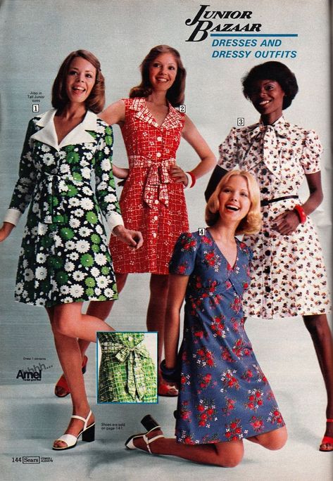 1975-SEARS Junior Bazaar 1970s Fashion Dresses, 1975 Fashion, Vintage Outfits Classy, Superstar Barbie, Vestidos Retro, 1970's Fashion, Fashion 1970s, 60s 70s Fashion, 60s And 70s Fashion