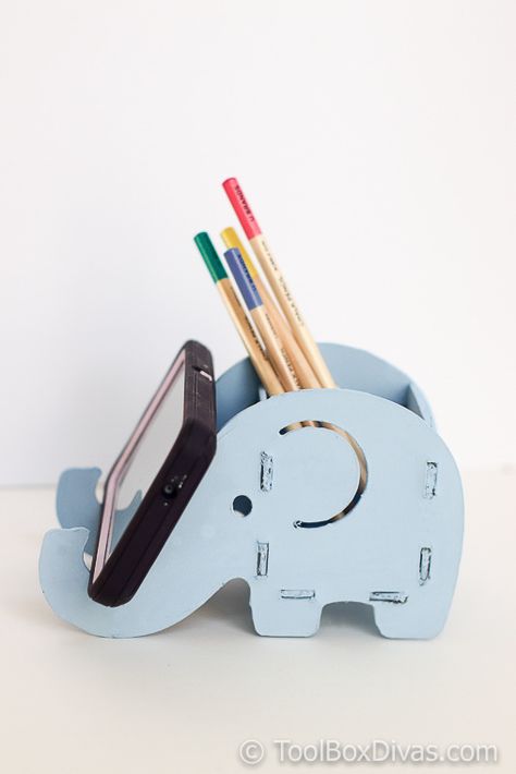 DIY Wooden Elephant Pencil and Phone Holder - ToolBox Divas Chipboard Projects, Maker Project, Wooden Elephant, Diy Wine, How To Make Diy, Car Phone Holder, Diy Phone, Pencil Holder, Pen Holder