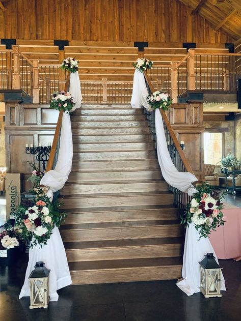 A beautiful staircase entry with florals and draping Wedding Staircase Decoration, Wedding Stairs, Wedding Staircase, Airplane Wedding, Draping Wedding, Rustic Wedding Colors, Floral Arch Wedding, Green Themed Wedding, Floral Wedding Decorations