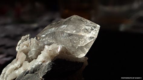 Herkimer Diamond vs. Clear Quartz (What’s the Difference?) Phantom Quartz, Rock Hounding, Quartz Cluster, Herkimer Diamond, Large Crystals, Clear Quartz Crystal, Crystal Collection, Rocks And Minerals, Smoky Quartz