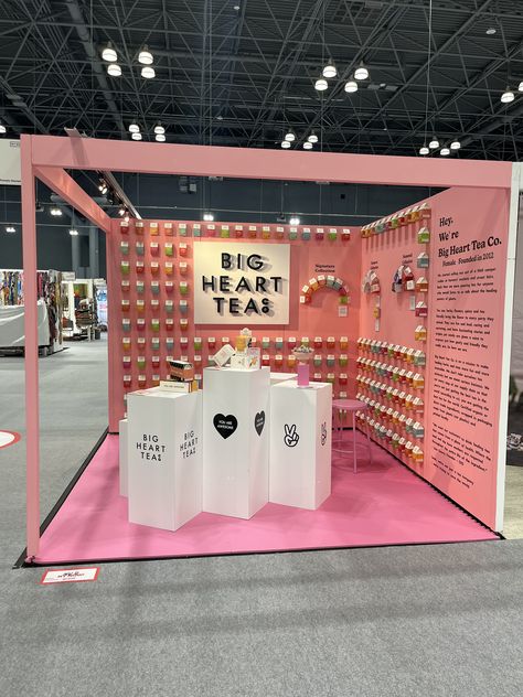 Store Booth Design, Expo Decoration Ideas, Fitness Expo Booth Ideas, Expo Booth Design Ideas, Tradeshow Booth Design Ideas, Expo Stand Design Exhibitions, Fashion Trade Show Booth, Small Business Booth, Creative Booth Design Exhibition Stands