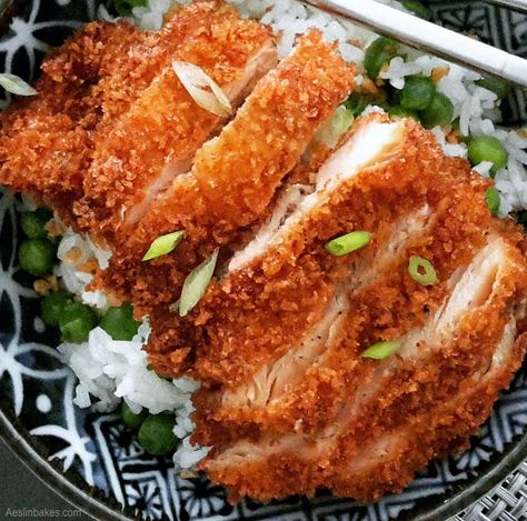 Crispy Chicken Katsu, Japanese Fried Chicken, Fried Chicken Cutlets, Chicken Tray Bake, Chicken Cutlet Recipes, Breaded Chicken Cutlets, Chicken Over Rice, Japanese Chicken, Chicken Cutlet