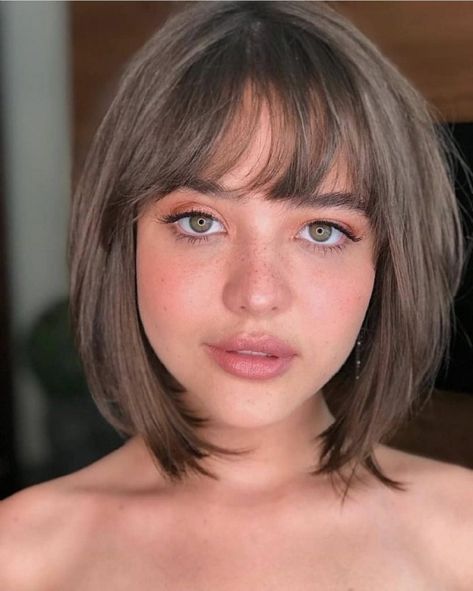 95 Beautiful Short Hairstyles For Fat Faces And Double Chins Kort Bob, Short Haircuts With Bangs, Bangs For Round Face, Bob Hairstyles With Bangs, Bob Haircut With Bangs, Best Short Haircuts, Short Bob Haircuts, Penteado Cabelo Curto, 짧은 머리