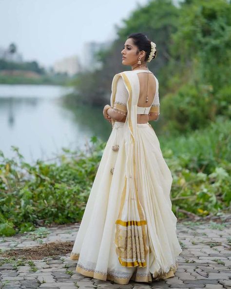 Rashmi Gautam in a kasavu lehnga by Starry dreams 2 Kasavu Half Saree, Half Saree Designs Simple, Kerala Dress, Alternative Fashion Grunge, Long Skirt Top Designs, Onam Outfits, Rashmi Gautam, Long Skirt And Top, Indian Wedding Gowns