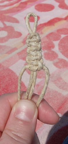 Making hemp necklaces Hemp Jewelry Diy, Hemp Bracelet Diy, Hemp Bracelet Patterns, Ankle Bracelets Diy, Hemp Necklace, Hemp Jewelry, Polymer Beads, Hemp Bracelets, Jewerly Making