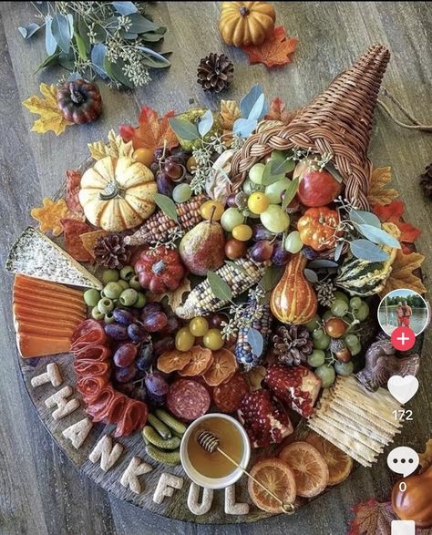 Thanksgiving Snacks, Thanksgiving Dinner Party, Snack Platter, Charcuterie Inspiration, Charcuterie Platter, Holiday Eating, Thanksgiving Treats, Snack Board, Charcuterie And Cheese Board