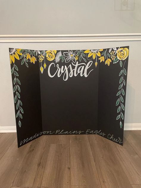 Graduation Trifold Board Photo Displays, Photo Board Ideas Graduation, Senior Trifold Board Ideas, December Graduation, Graduation Poster Boards, Senior Poster Board Ideas, Graduation Party Picture Display, Trifold Board, Senior Board