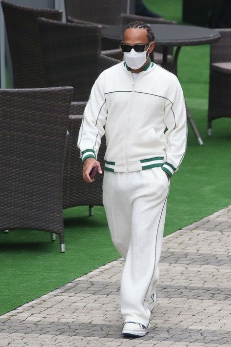 Old Money Athleisure, Burberry Men Outfit, Men Old Money, White Tracksuit, Sportswear Outfits, Burberry Models, Classy Fits, Runway Fashion Couture, Tracksuit Men