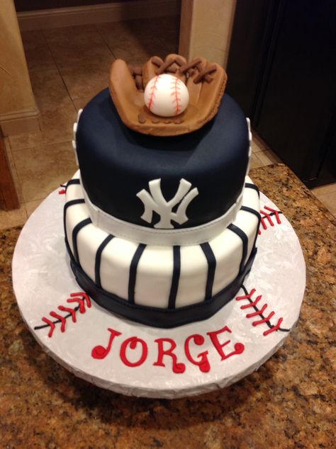 New York Yankees cake! Baseball! New York Yankees Cake, Yankees Birthday Party, Yankee Cake, Baseball Birthday Cakes, Baseball Cake, Sport Cakes, Baseball Birthday Party, Baseball Birthday, Cake Images