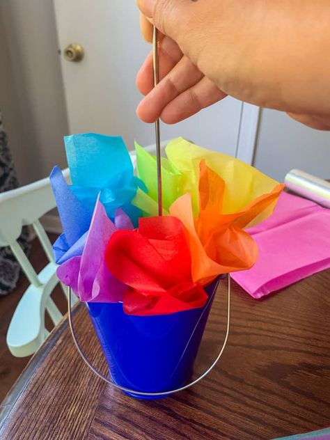 Neon Party Centerpieces Diy, Lollipop Centerpiece Ideas, Fiesta Party Centerpieces Diy, Coco Melon Diy Decorations, Diy Cocomelon Centerpieces, Coco Melon Centerpieces, Kids Centerpiece Ideas, Simple Party Centerpieces, Candy Land Centerpiece Ideas