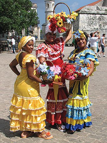 Cuban Dress, Cuba History, Cuban Women, Cuban Heritage, Cuban Culture, Visit Cuba, Havana Nights, Fidel Castro, Cuba Travel