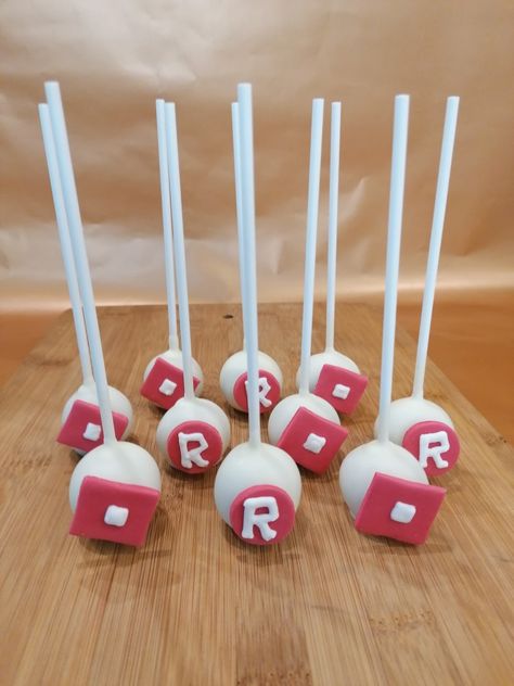 Roblox Cakepops, Roblox Cake Pops, Mini Golf Birthday Party, Bolo Da Hello Kitty, Roblox Party, Roblox Cake, Roblox Birthday, Golf Birthday Party, Birthday Cake Pictures