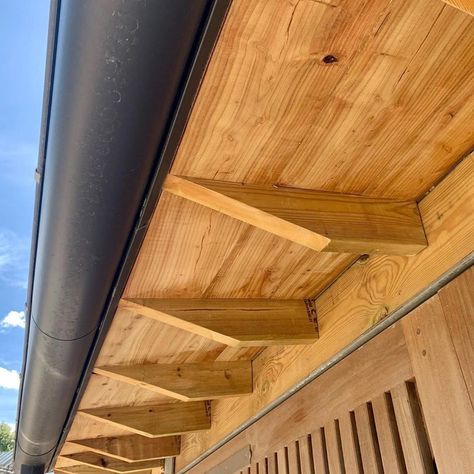 𝔻𝕖𝕥𝕒𝕚𝕝 👌  Eaves with exposed rafter tails - part of a large country estate project we are working on in Somerset.  #MouldingtheBuilders #builders #newbuild #EstateYard #CountryEstate #CountryHouse #architecture #Larch #Timber #Eaves #Detail #ArchitecturalDetail #Rafters #craftmanship   📸: @knightgas Rafter Tails Exposed, Rafter Tails Design, Exposed Rafter Tails, Roof Eaves, Exposed Trusses, Timber Truss, Exposed Rafters, Flat Roof House, Roof Overhang