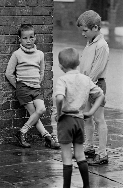 Shocking Photos Of Salford Slums 1969-1972 - Flashbak Roger Mayne, London Street Photography, Vintage Children Photos, Robert Doisneau, Salford, Old London, Street Photographers, 인물 사진, Black And White Photographs