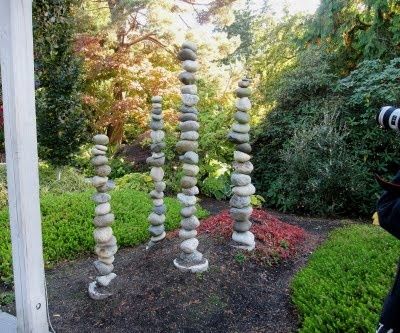 garden totem pole | GARDEN / YARD Art / rock totem poles Ranch Landscaping, Backyard Decks, Stacked Stones, Rocks Landscaping, Garden Globes, Garden Poles, Stone Garden, Garden Art Projects, Diy Garden Projects