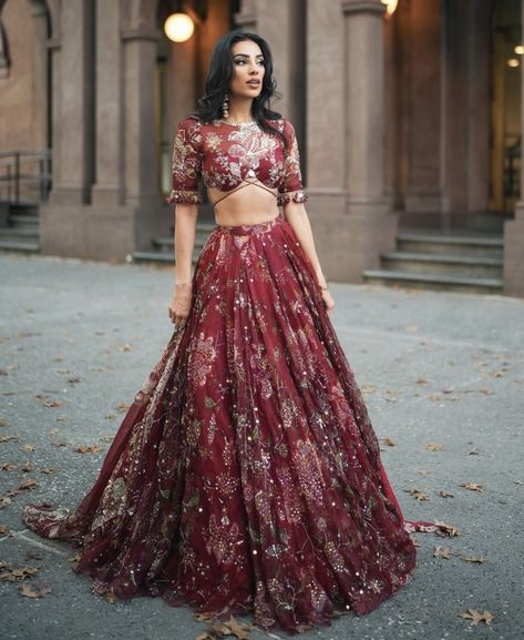 Latest Bridal Lehenga, Indian Outfits Lehenga, Wedding Lehenga Designs, Lehenga Designs Simple, Indian Bride Outfits, Traditional Indian Dress, Indian Dresses Traditional, Traditional Indian Outfits, Bridal Dress Fashion