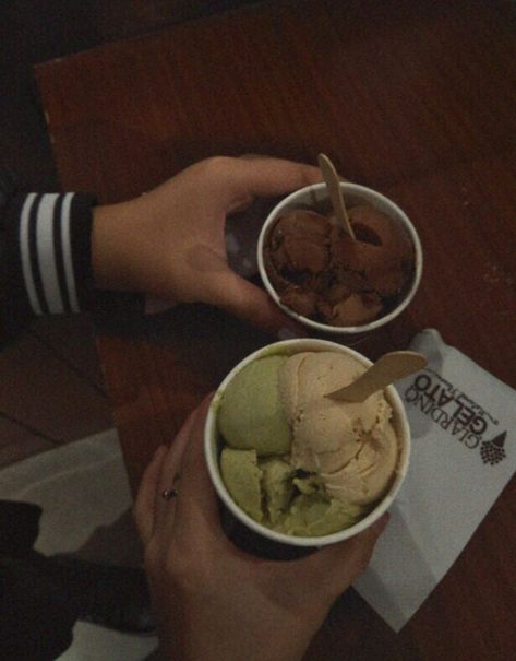 Ice Cream With Boyfriend, Ice Cream Date Couple, Mall Date Aesthetic, Ice Cream Date Aesthetic, Boyfriend Activities, Mall Date, Ice Cream Matcha, Soft Lunch, Ice Cream Date