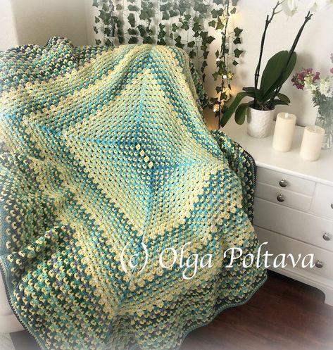 This is a pattern for a rectangular blanket that can be made in any size. Granny Rectangle Blanket, Crochet Granny Rectangle, Granny Rectangle, Granny Stitch, Easy Baby Blanket, Crochet Blanket Afghan, Blanket Crochet Pattern, Crochet Blanket Pattern, Crochet Gratis