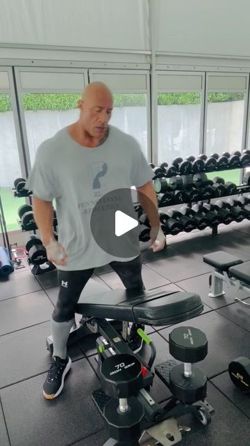 Strong Man Physique, Dwayne Johnson Body, Dwayne Johnson Workout, Muscle Exercises, Bodybuilding Exercises, Gym Supplies, Back Exercise, Over 50 Fitness, Rowing Workout