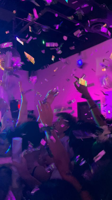 Confetti Aesthetic, Night Club Aesthetic, Party Fotos, Party Confetti, Clubbing Aesthetic, Sweet Sixteen Birthday, Dancing Aesthetic, Festa Party, 16th Birthday Party