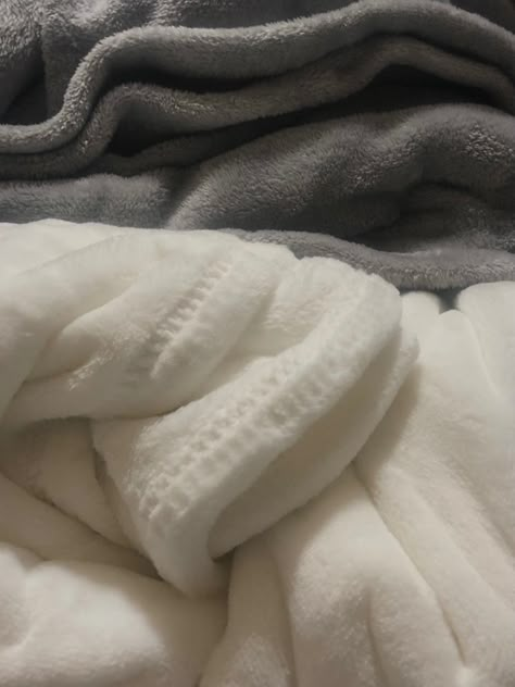 cozy Gray Blanket Aesthetic, Blankets Aesthetic Fuzzy, Blankets And Pillows Aesthetic, Fluffy White Blanket Aesthetic, Aesthetic Blanket Pictures, Blanket Fluffy Aesthetic, Cream Blanket Aesthetic, Sherpa Blanket Aesthetic, Big Comfy Blanket