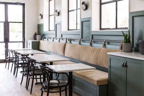 Austin eatery Hank's features "minimalist desert modern" decor Cafe Banquette, Desert Modern Decor, Claire Zinnecker, Kids Cast, Banquette Seating In Kitchen, Minimalist Dekor, Banquet Seating, Dining Banquette, Kitchen Seating