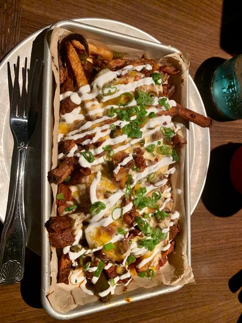 Loaded nachos bacon ranch cheese yummy fries Fries Instagram Story, Fries Aesthetic, Nacho Fries, Loaded Nachos, Loaded Fries, Aesthetic Pics, Outdoor Pergola, Nachos, Instagram Story