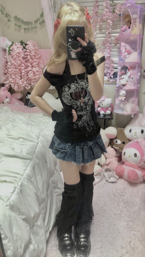 Y2k Cute Core Outfits, Hello Kitty Emo Outfits, Cute Y2k Grunge Outfits, Skirts And Oversized Shirts, Goth Gyaru Outfits, Cute Emo Style, Alt Cute Outfits, Emo Girly Outfits, Goth Outfits Y2k