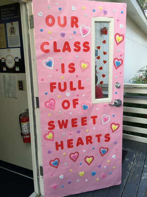 Teacher Crafts For Classroom, Valentines Door Decorations Classroom, Valentines Classroom Door, Classroom Door Ideas, Valentine Bulletin Boards, Preschool Valentine Crafts, Valentines Day Bulletin Board, Valentine Door Decorations, Infant Classroom