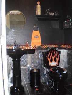 Alternative Bathroom, Harley Davidson Decor, Harley Davidson Crafts, Harley Davidson Knucklehead, Harley Davidson Panhead, Harley Davidson Clothing, Harley Davidson Fatboy, Classic Harley Davidson, Harley Davidson Boots