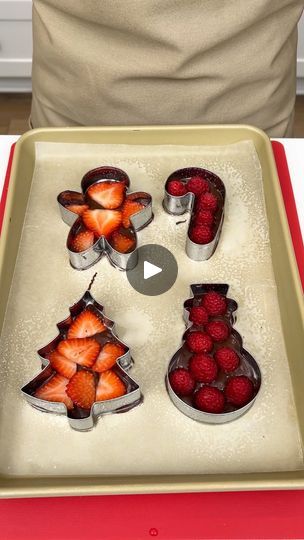 2M views · 1.3K comments | Easy holiday chocolate treats | Easy holiday chocolate treats I make chocolate treats with strawberries, raspberries and almonds. | By Justine Kameron | Facebook Diy Chocolate Decorations, Shareable Christmas Treats, Chocolate Covered Strawberries Christmas Ideas, Christmas Fruit Ideas For Kids, Christmas Chocolate Molds Ideas, Christmas Platter Desserts, Strawberry Christmas Dessert, Making Chocolate Candy In Molds, Easy Holiday Candy Recipes