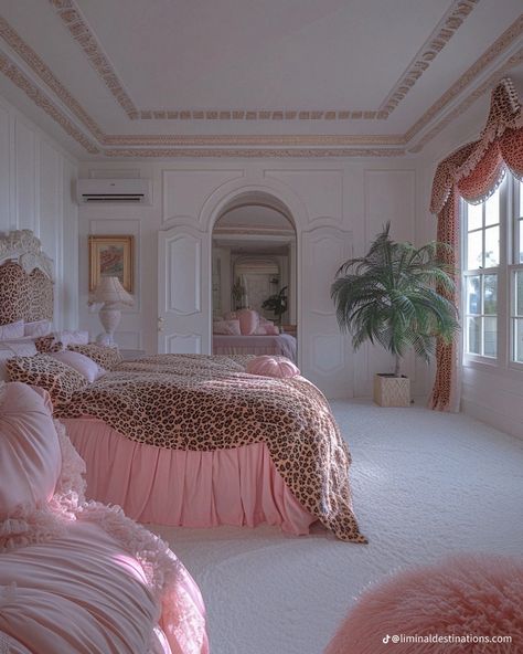 Hollywood Mansion, Vasos Vintage, 80s Interior, Dream Apartment Decor, Future Apartment Decor, Luxurious Bedroom, Dream House Rooms, Dream Room Inspiration, Room Makeover Bedroom